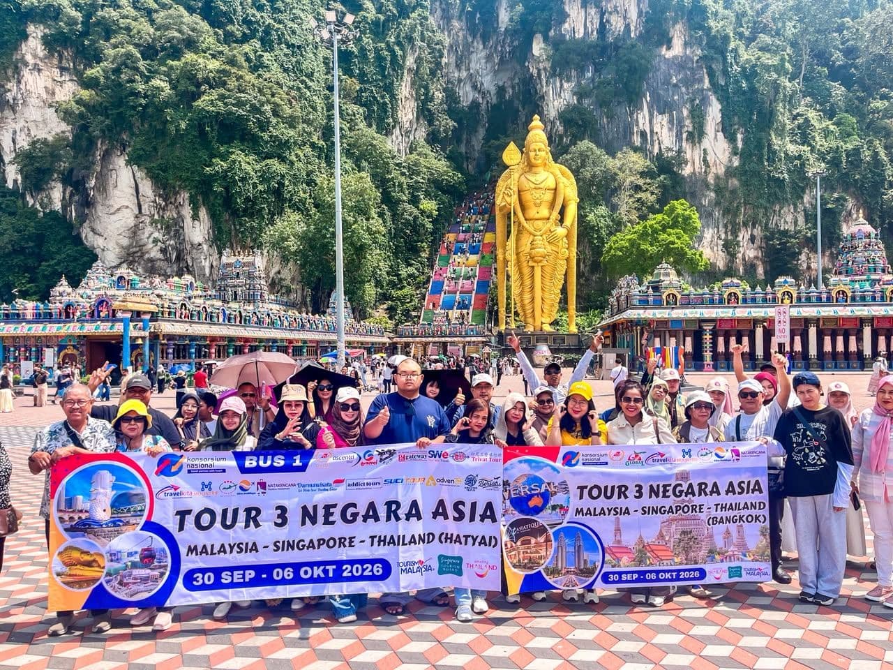Rombongan di Batu Caves, Malaysia