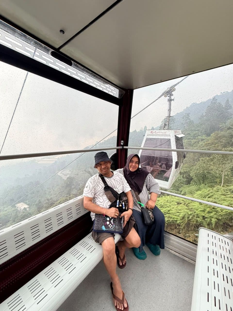 Naik kereta gantung ke Genting Highlands