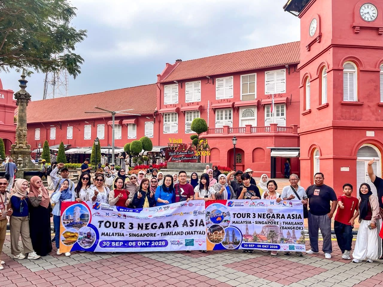 Rombongan di Bangunan Merah Stadthuys, Melaka