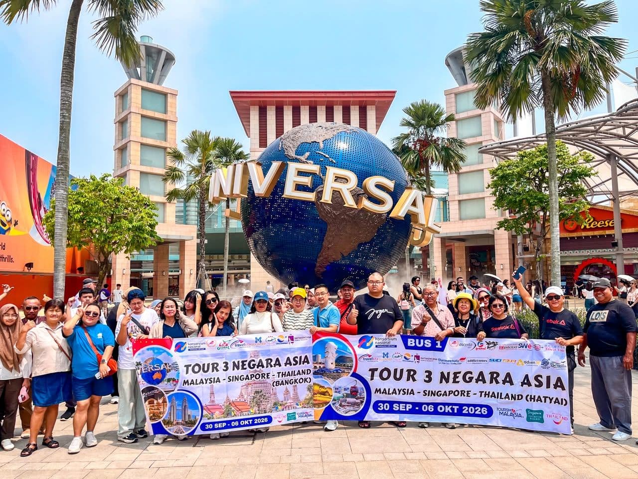 Rombongan di Universal Studios Singapore