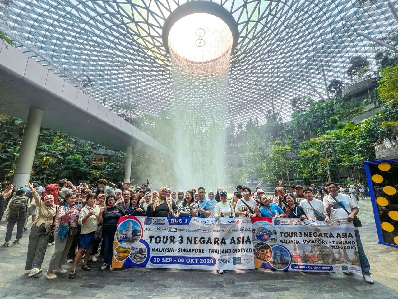 Rombongan di Jewel Changi, Singapura