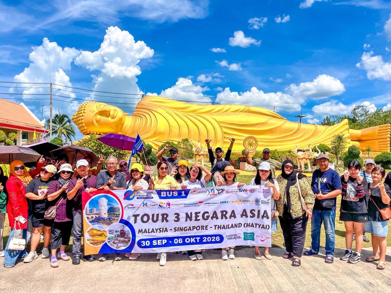 Rombongan di patung Buddha berbaring, Thailand