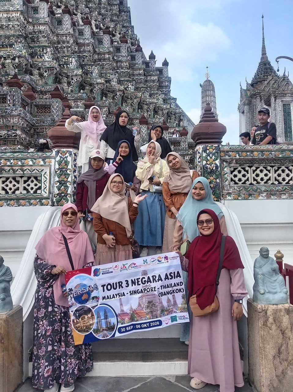 Rombongan di Wat Arun, Bangkok